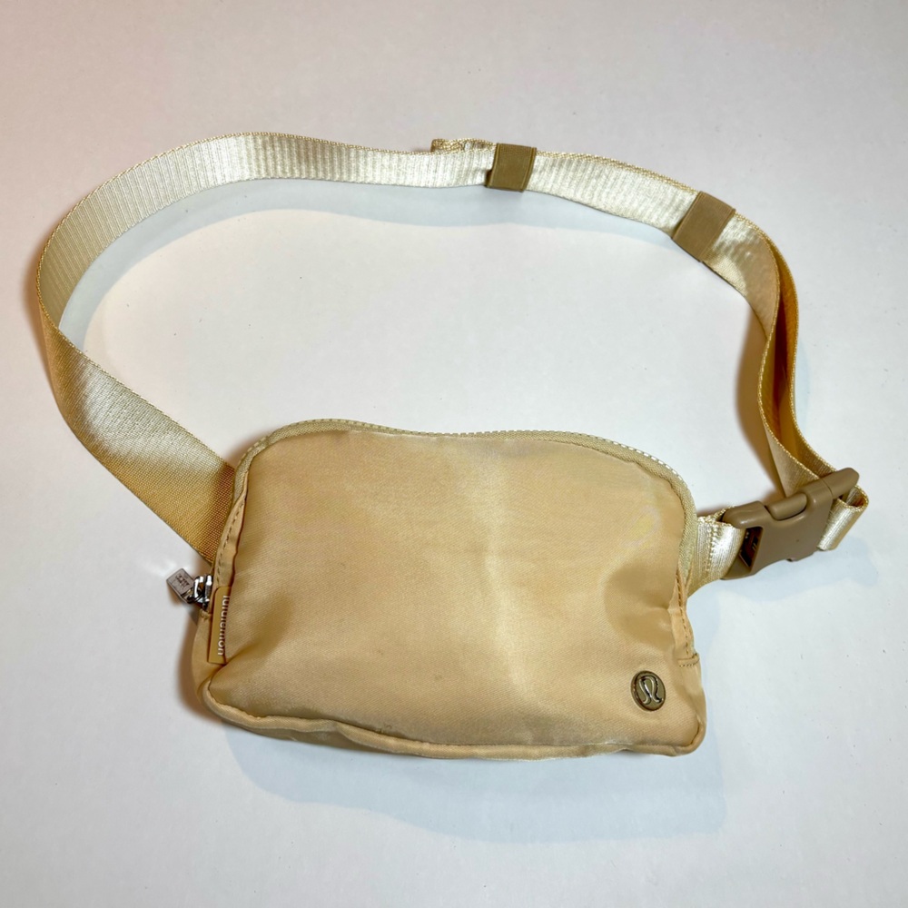 Lululemon tan / beige everywhere belt bag